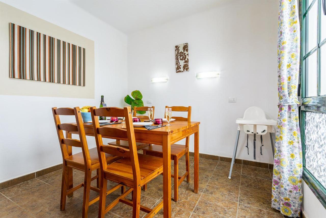 Punta Mujeres Casa Lili - Shared Pool - Close To Seafront Promenade - Sea Views From Upper Terrace מראה חיצוני תמונה